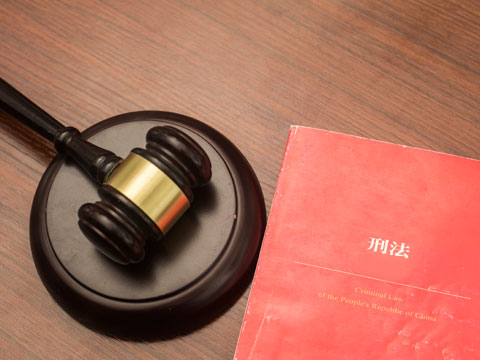 徐家汇刑事律师觉真讽刺！刺死律师还得律师辩护